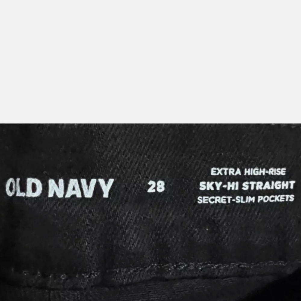NWT Women's Old Navy Extra High-Rise Sky-Hi Straight Jeans - Picture 3 of 6